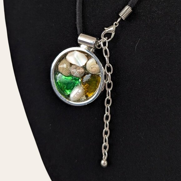 (2/$20) Pearl, Shell, & Glass Pendant Necklace - Picture 5 of 6